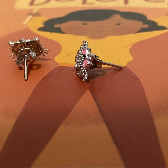 18K white solid gold Hello Kitty earring - Picture 5 of 5